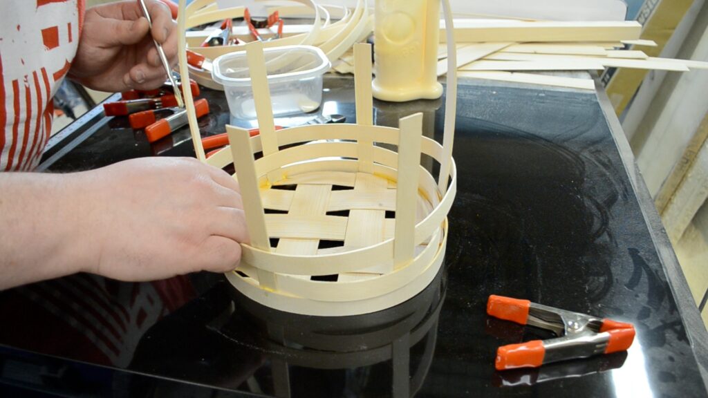 make an Easter basket 15