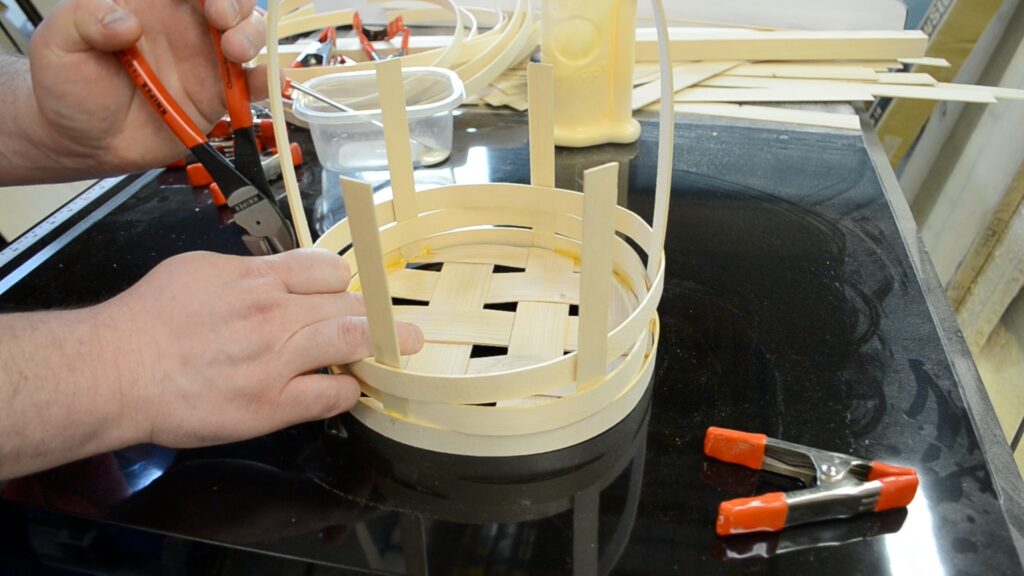 make an Easter basket 16